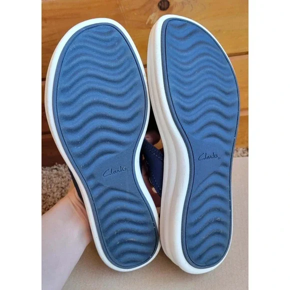 Clarks Cloudsteppers Sandals - Picture 8 of 11